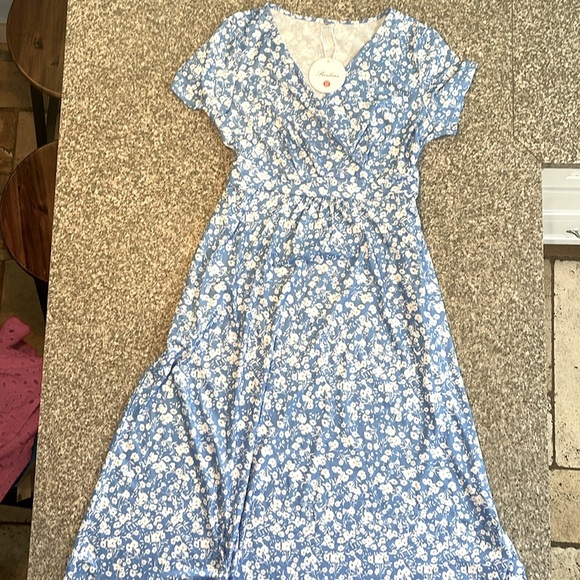 NWT soft floral spring midi dress women’s size M - Picture 1 of 4